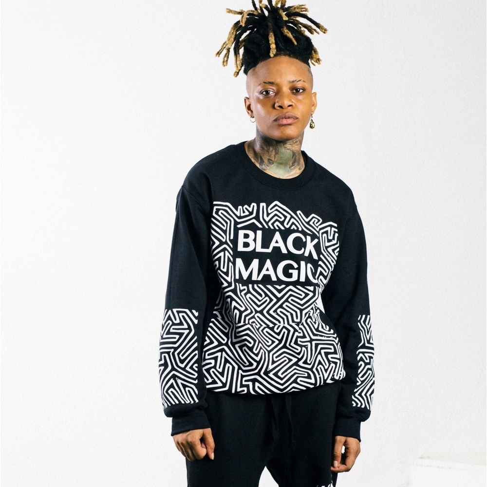 NWOT Stuzo Black Magic Crewneck